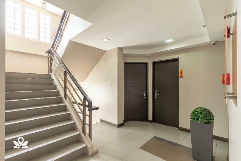 Lorenzzo Suites Hotel Makati City Exterior photo